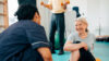 Seniorin beim Rehakurs